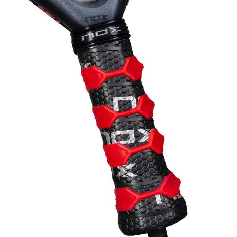 מחבט פאדל Nox AT10 Genius 18K Alum 2025 By Agustin Tapia - SmashItPadel.co.il