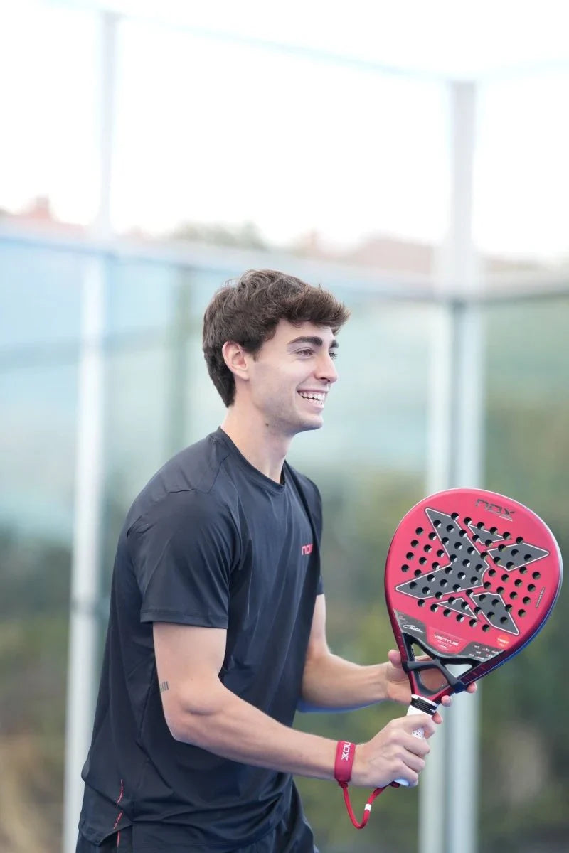 איך לשמור על מחבט פאדל כדי להאריך את החיים שלו