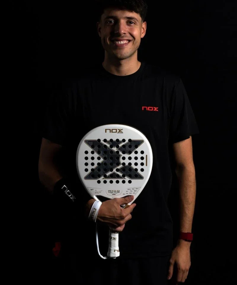 מחבט פאדל Nox AT10 Luxury Genius 12K Alum XTREM 2026 – Agustín Tapia